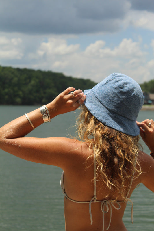 DEEP END BUCKET HAT