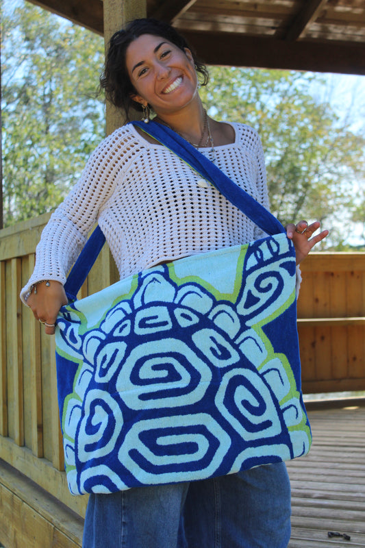 SWIMMING WITH TURTLES BAG