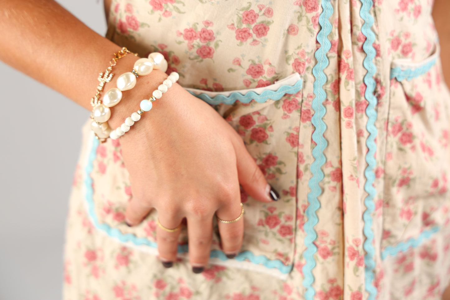 PEARLY WHITE BRACELET