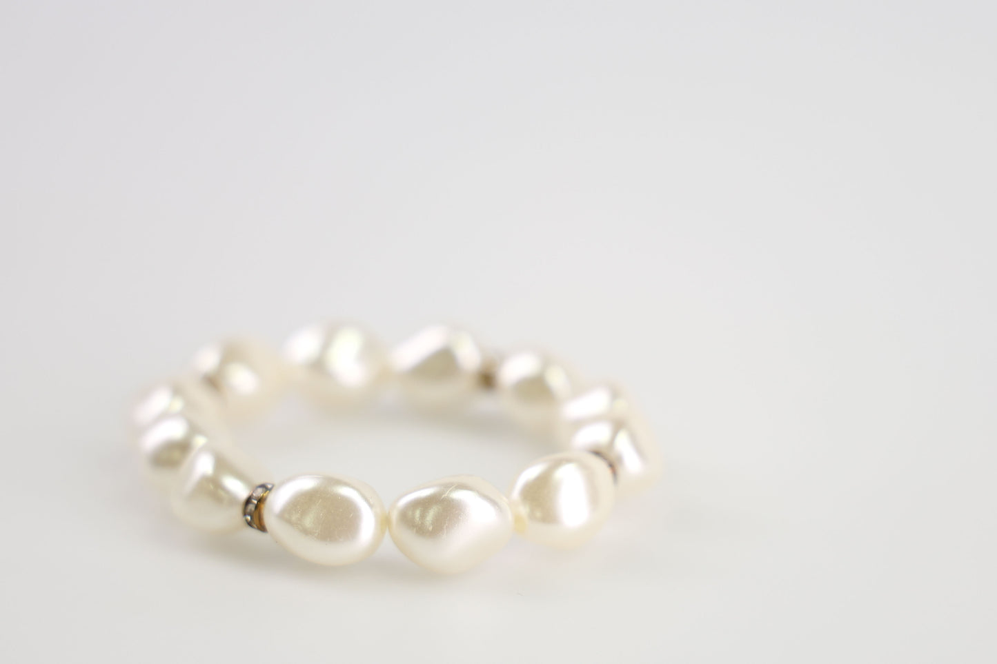 PEARLY WHITE BRACELET