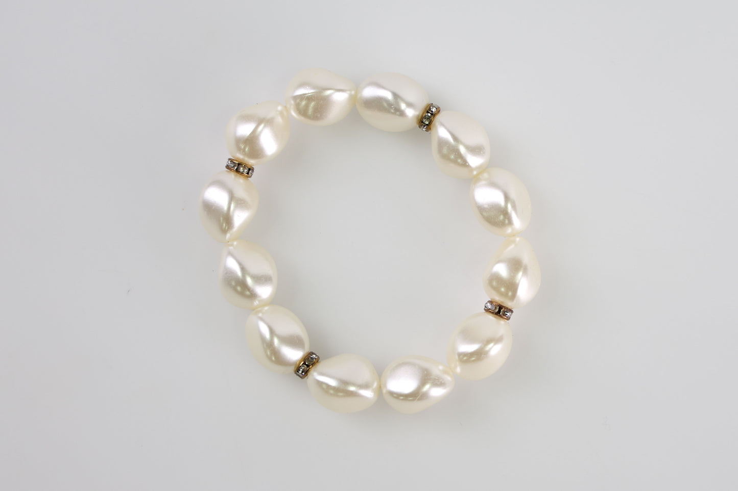 PEARLY WHITE BRACELET