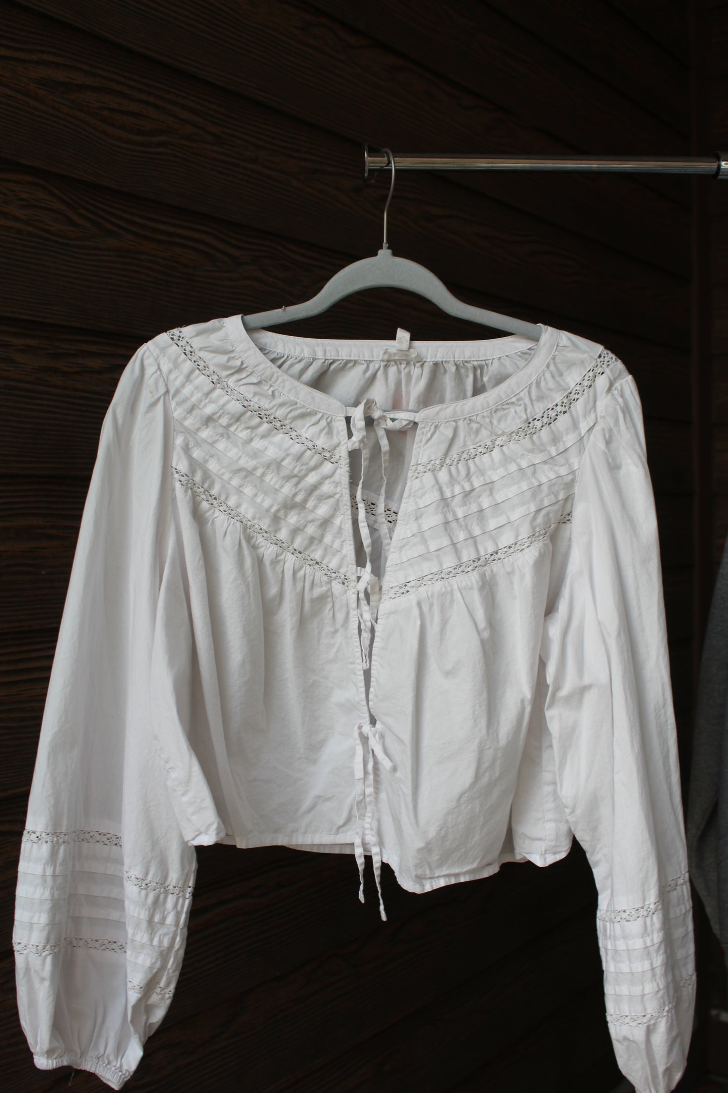 BREEZY SUNDAY BRUNCH TOP