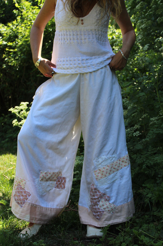 PATCHES OF SPRING PANTS