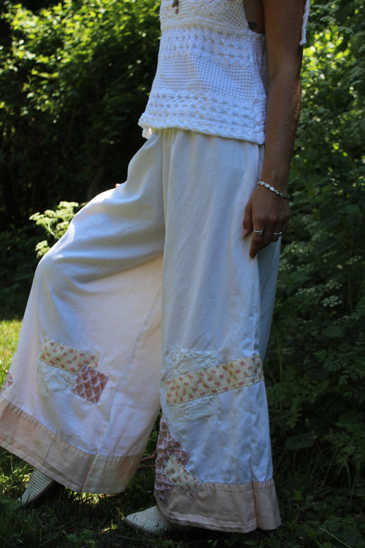 PATCHES OF SPRING PANTS