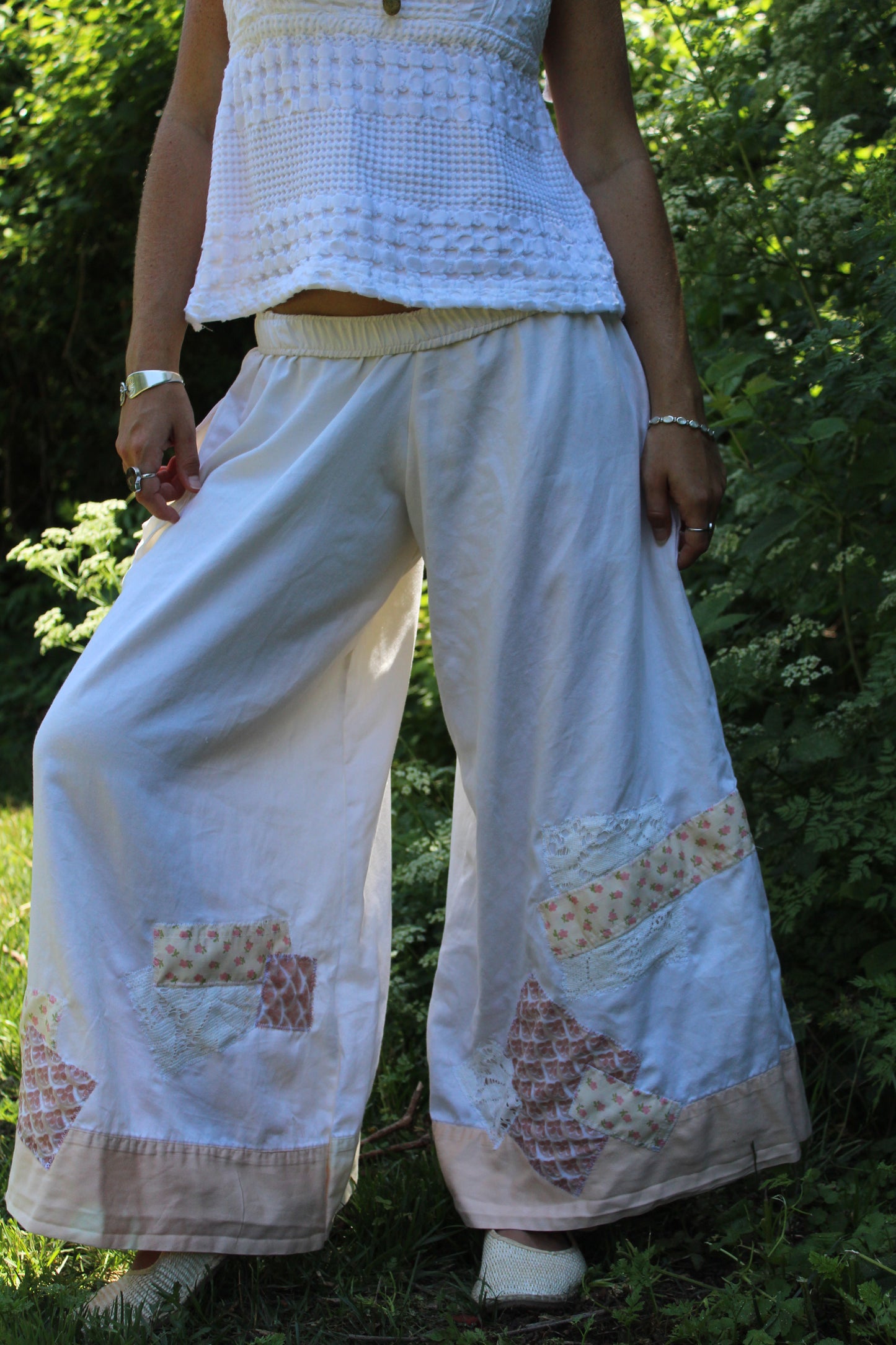 PATCHES OF SPRING PANTS