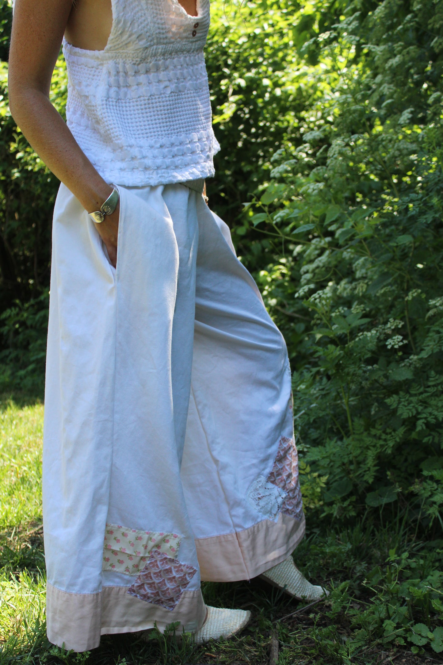 PATCHES OF SPRING PANTS