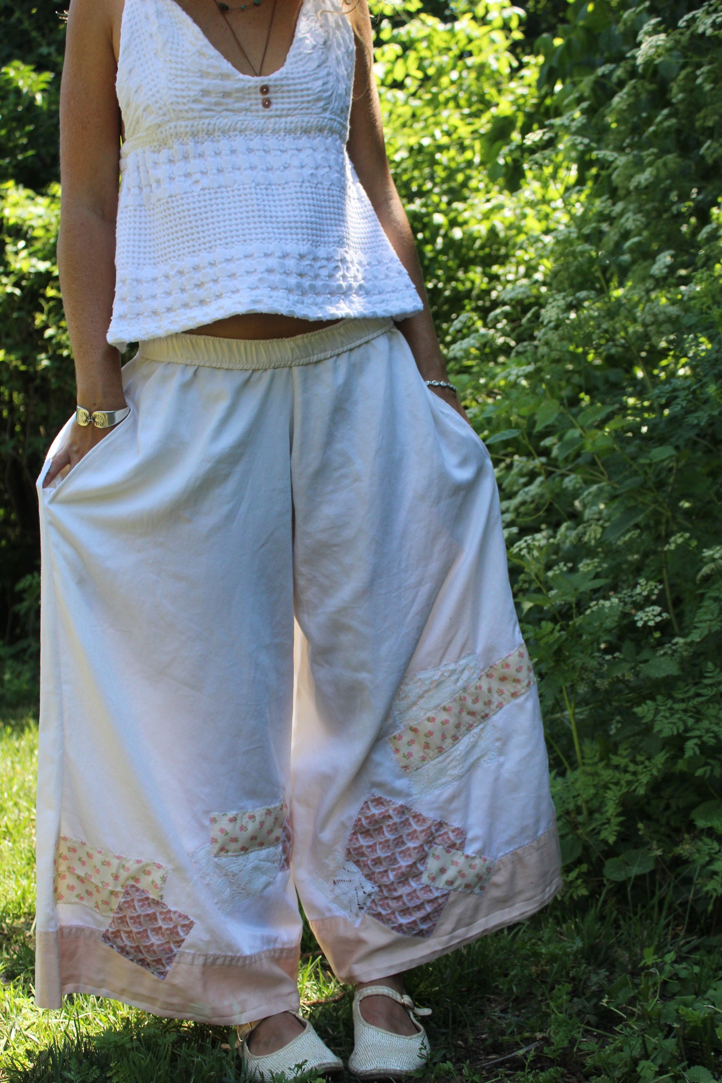 PATCHES OF SPRING PANTS