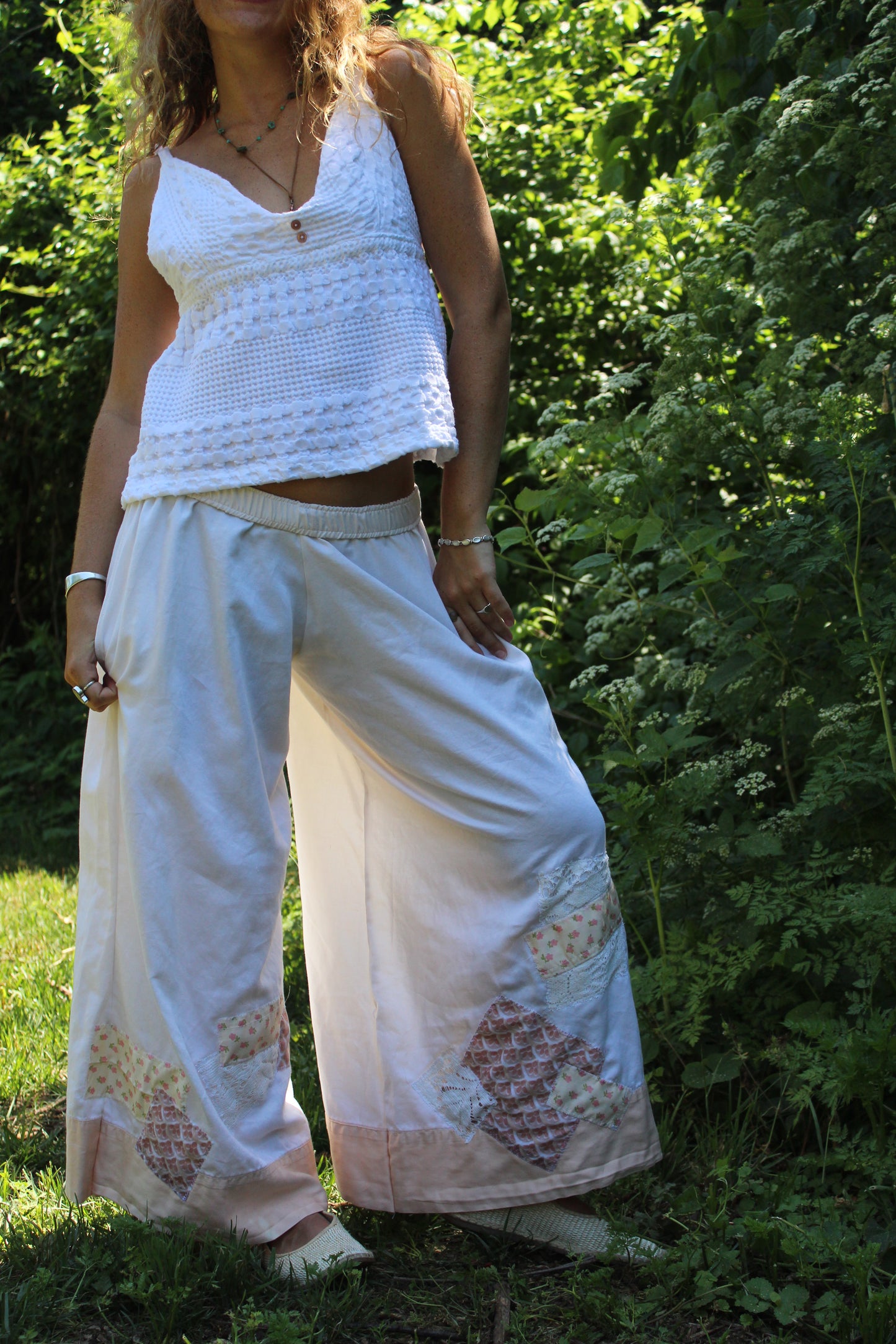 PATCHES OF SPRING PANTS