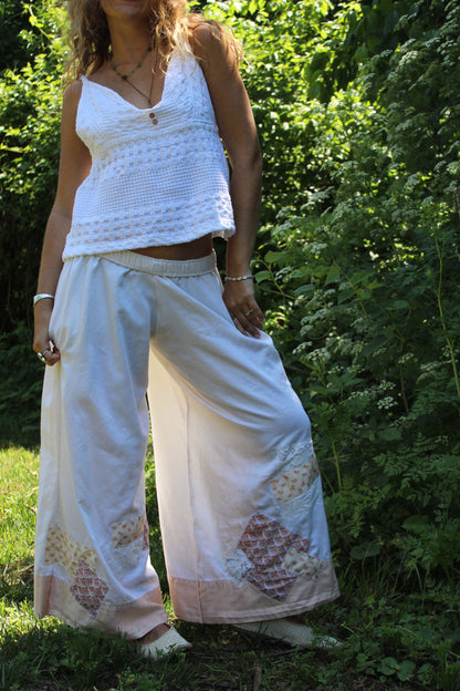 PATCHES OF SPRING PANTS