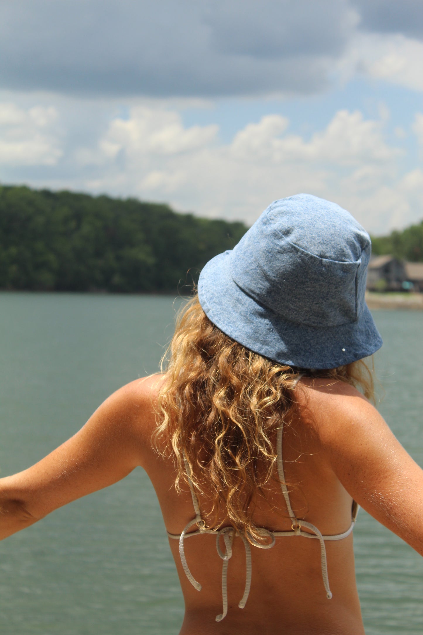 DEEP END BUCKET HAT