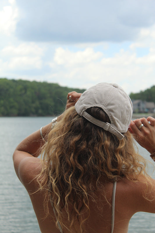 MEET ME AT MAKALEI HAT