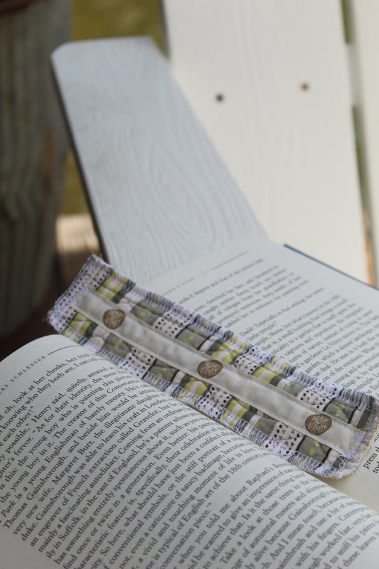 BOOKWORM BOOKMARK