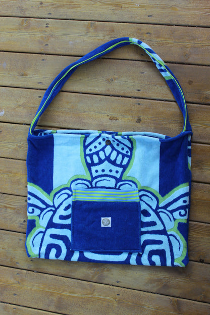 SWIMMING WITH TURTLES BAG