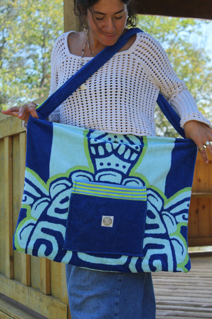 SWIMMING WITH TURTLES BAG