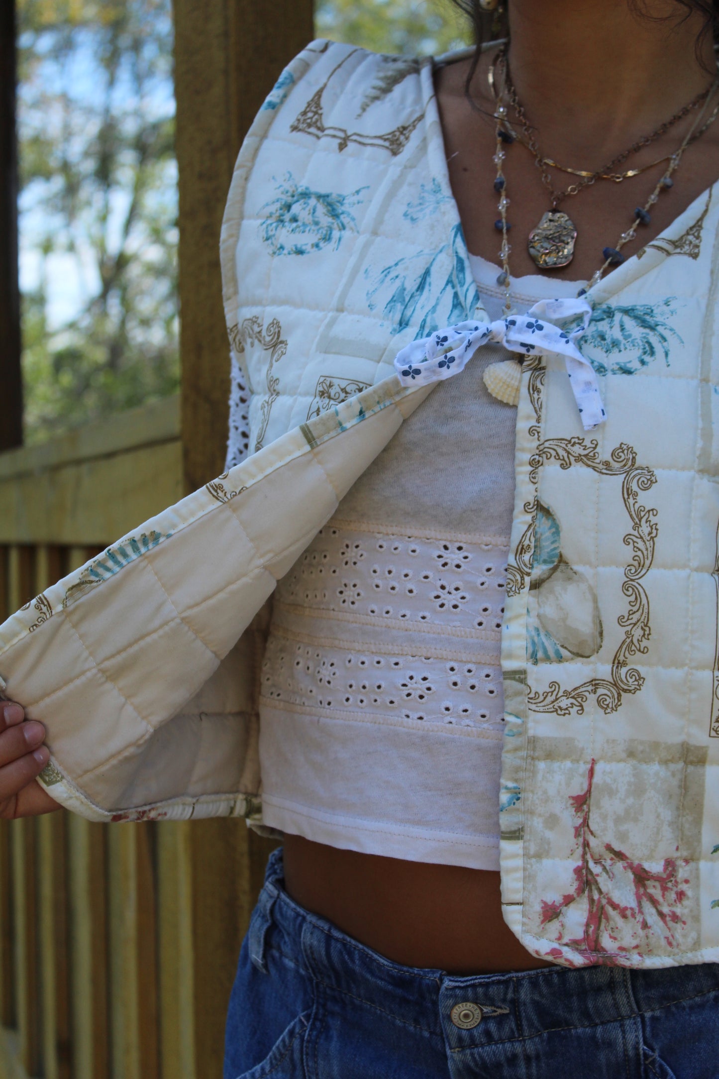 LET'S COLLECT SHELLS VEST
