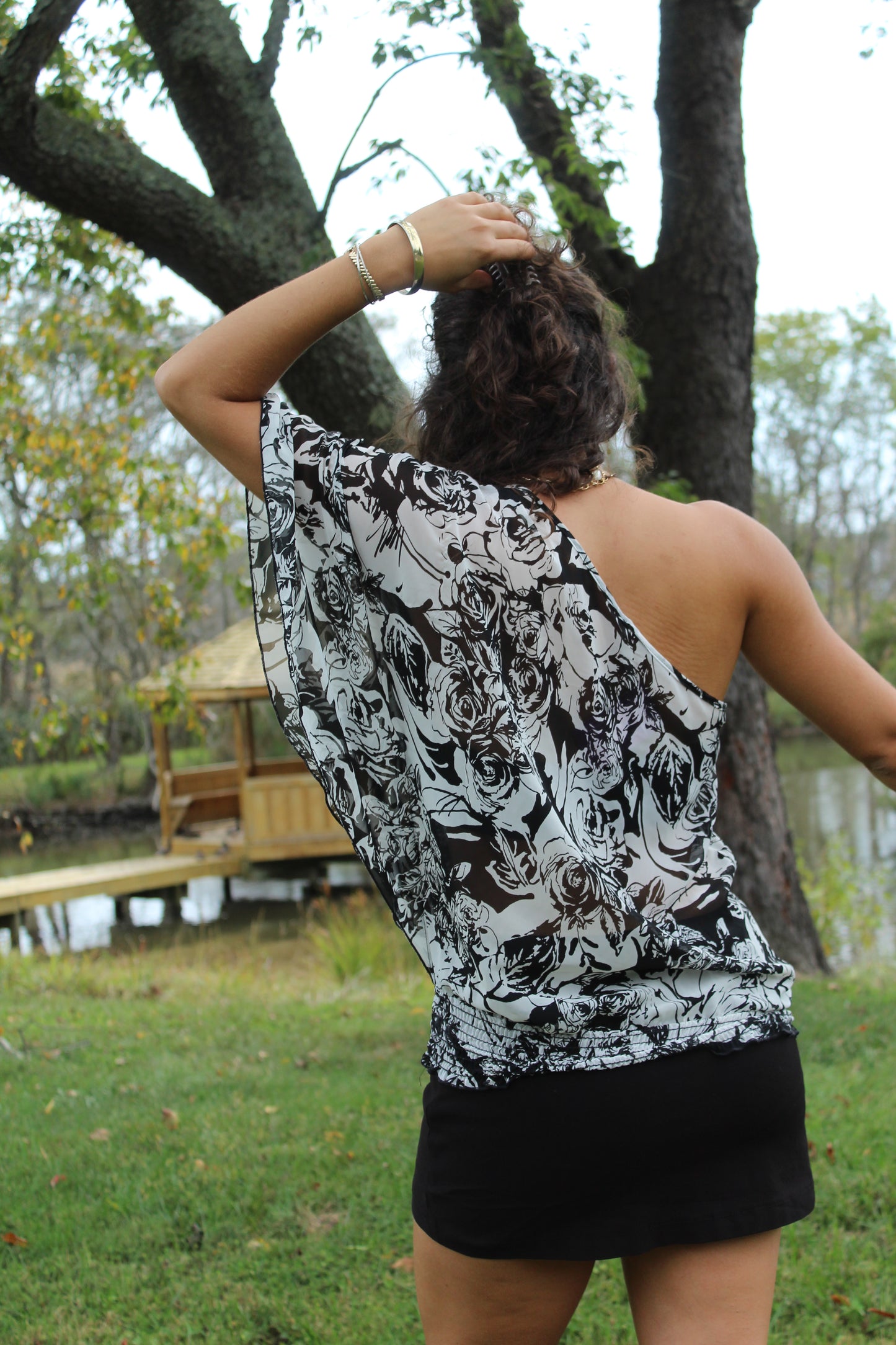 SHOW SOME SHOULDER TOP