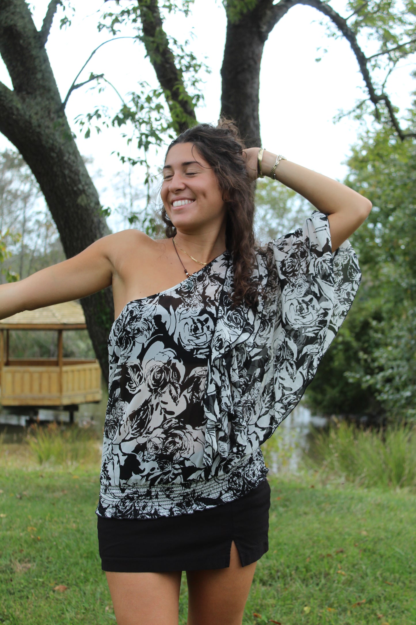 SHOW SOME SHOULDER TOP